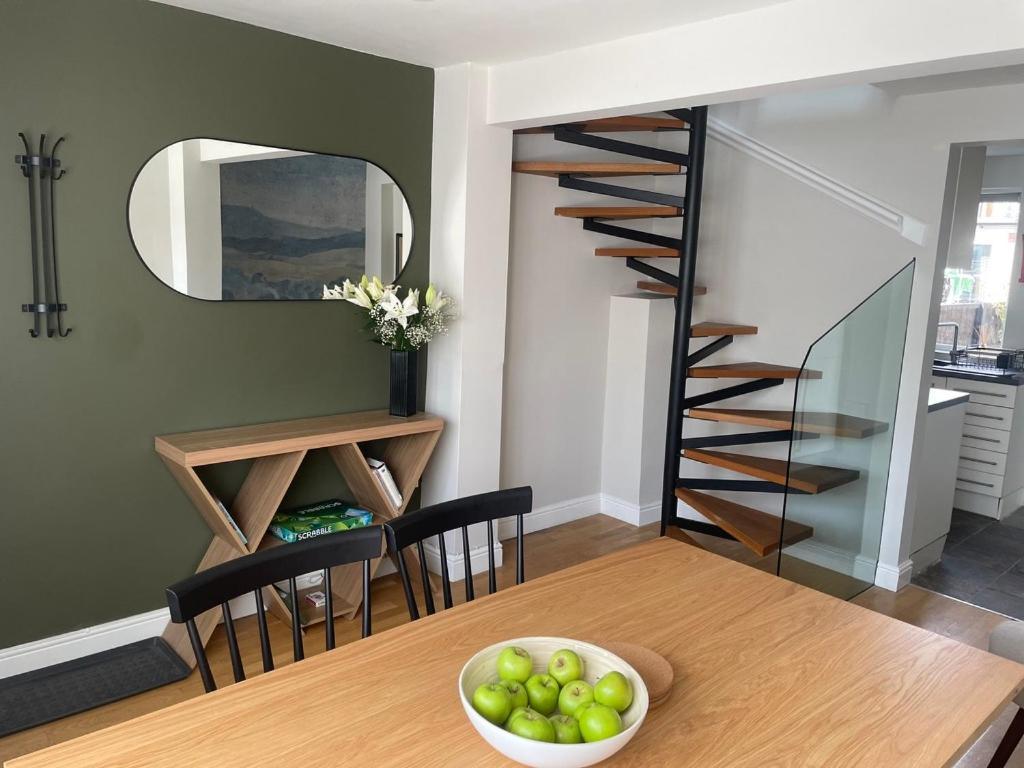 2 Bedroom House In Central Windsor - The Town Exterior foto